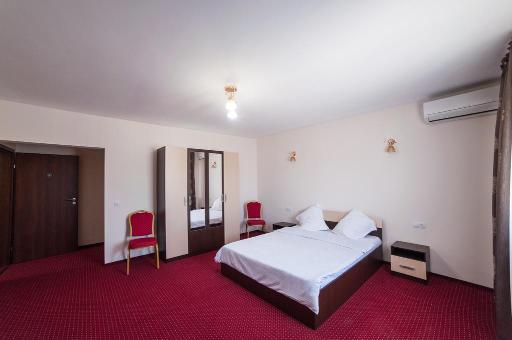 Vatra Romana Bed and Breakfast Răcarii de Jos Eksteriør billede